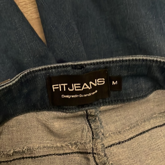 Jeans - Picture 3 of 4